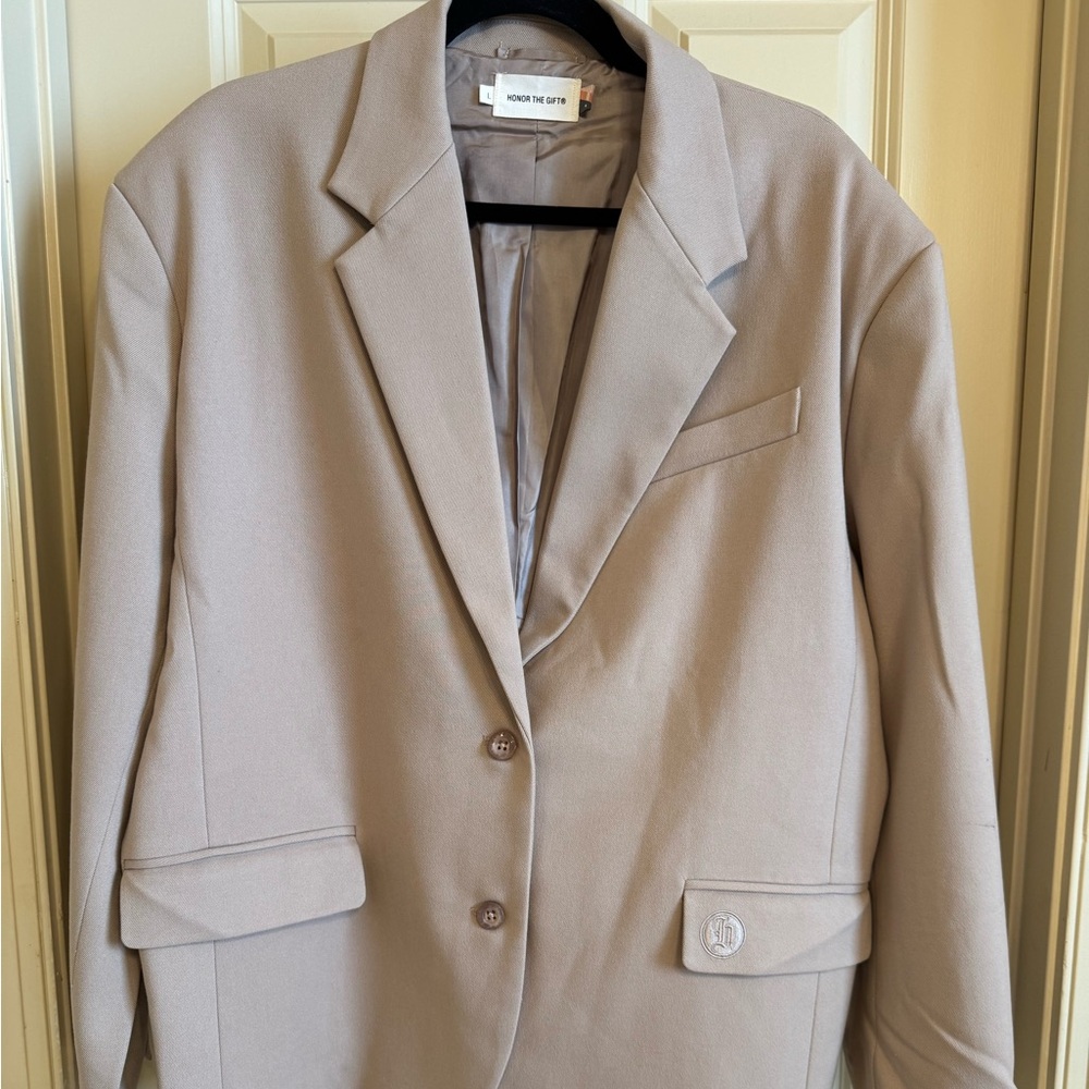 Chic Women's Tan Blazer